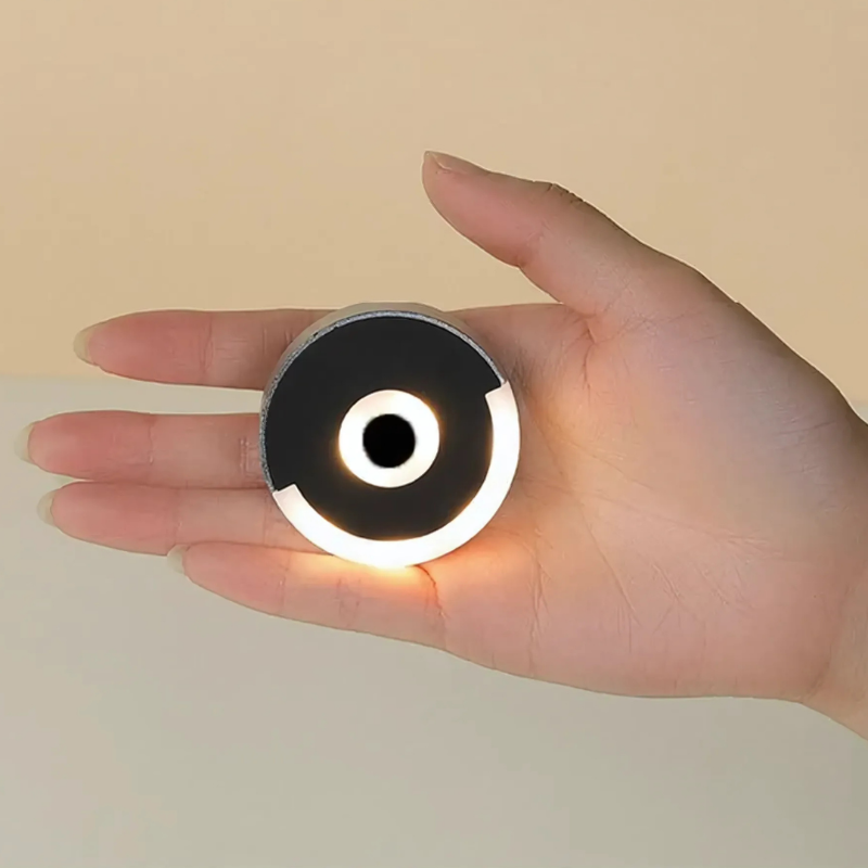 Illuminate your bag instantly, even in total darkness 