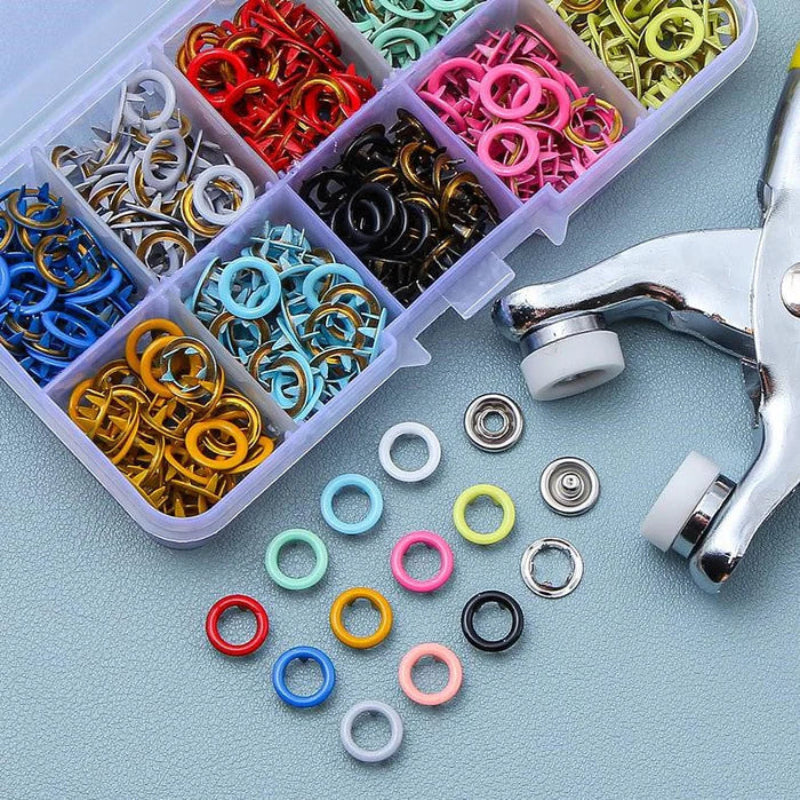 Fijación sin costuras: botones a presión fáciles de colocar 